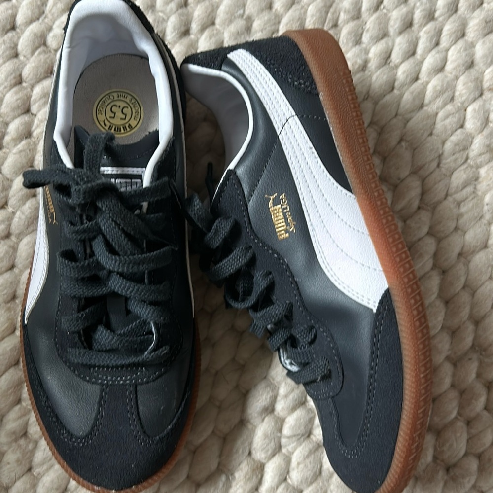 Puma womens 7-7.5. Blue/black. (Men 5.5)